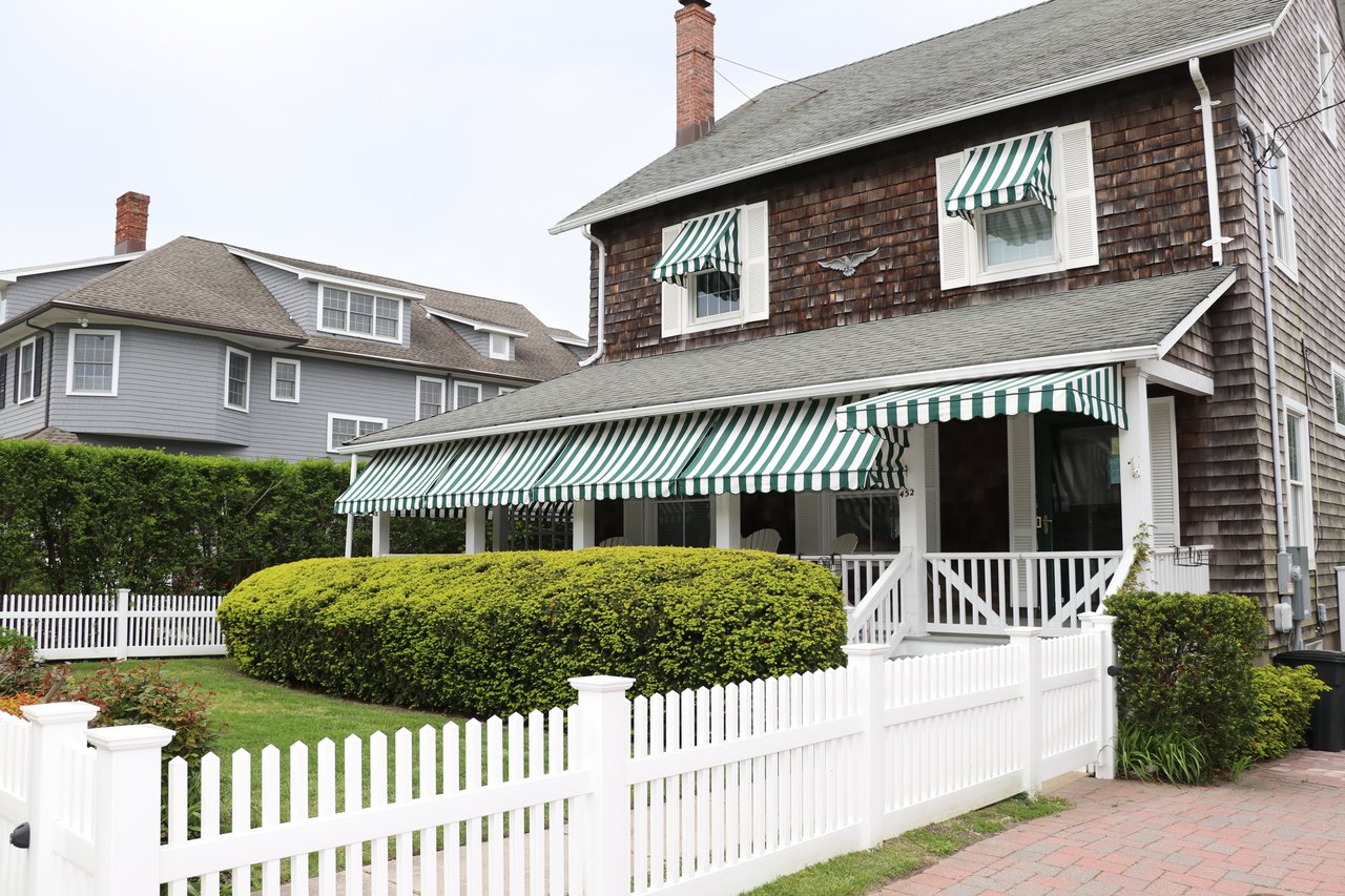 A Classic Bay Header with a Pool House