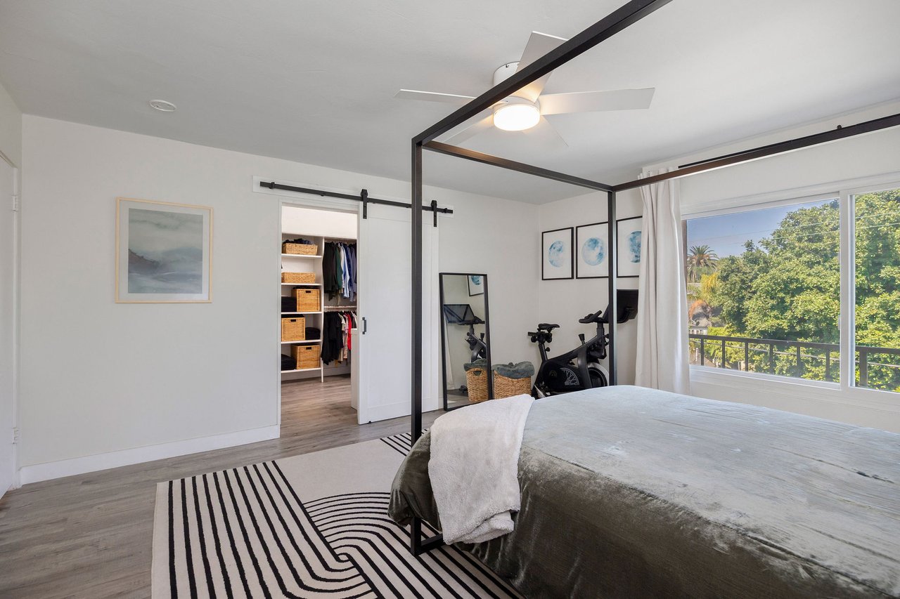 100 Loma Ave #404