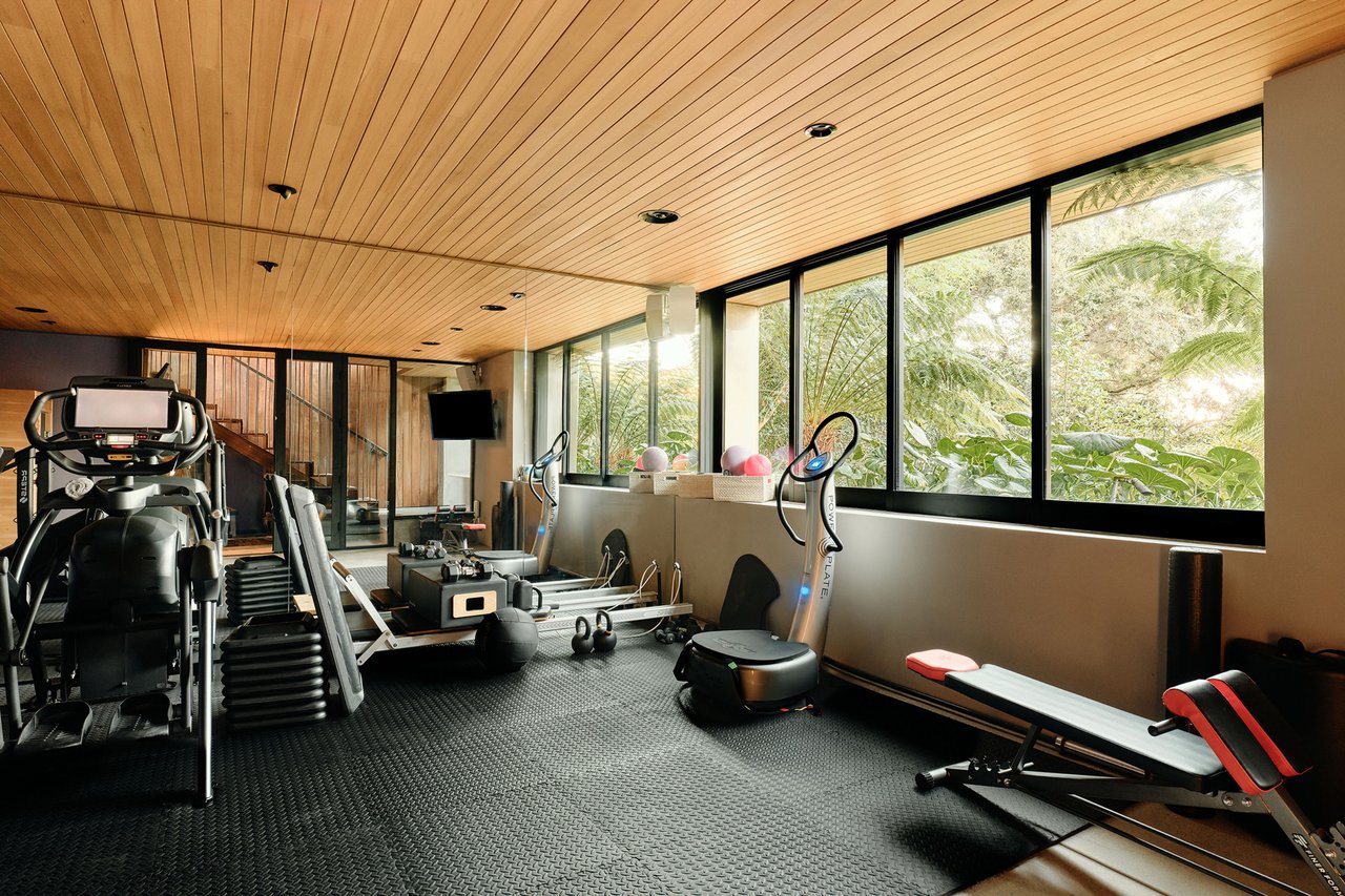 9551 Oak Pass Rd, Beverly Hills