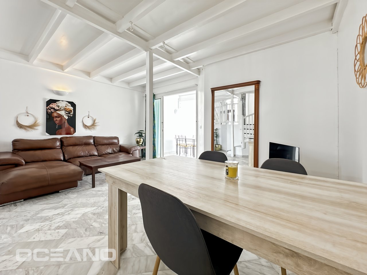 2 bedrooms with a sea view