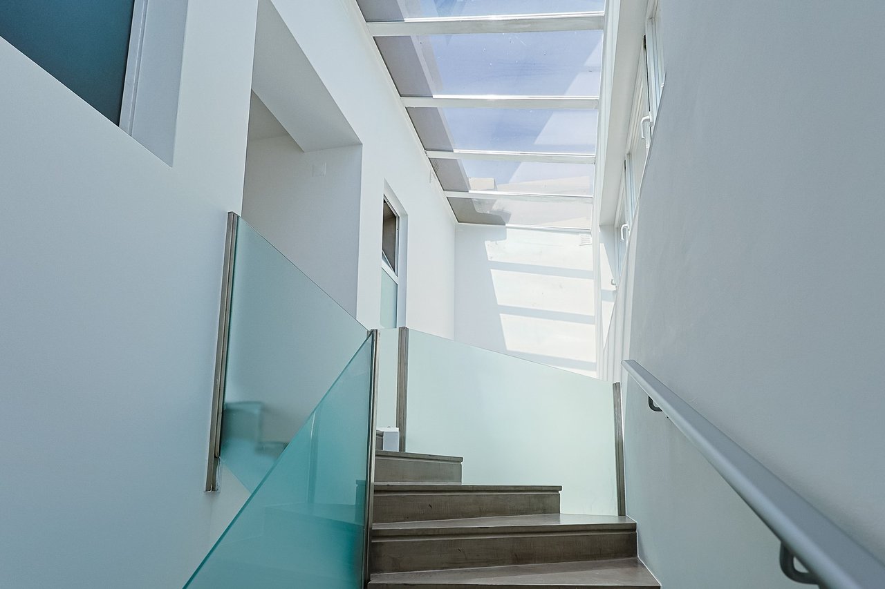 Stylish Renovated 5-Bedroom Villa with Pool in Monte Estoril’s Prestigious Avenida de Portugal