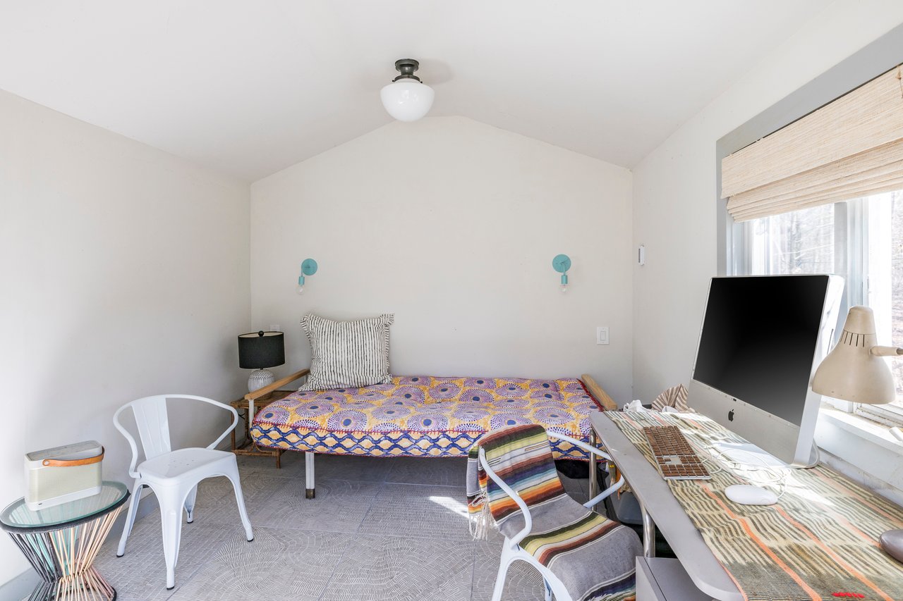  33 Robins Way, East Hampton