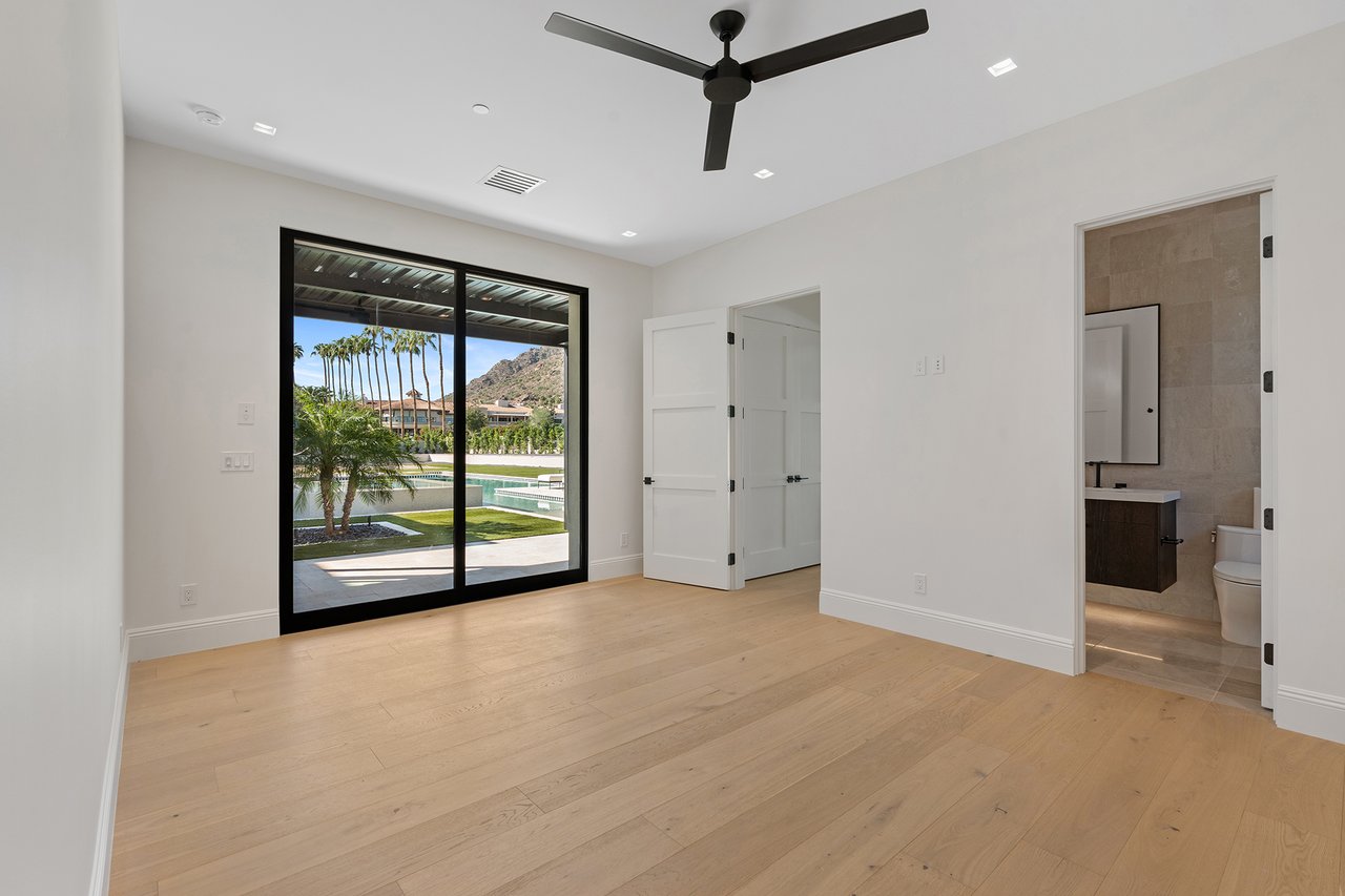 6230 E HILLCREST Boulevard