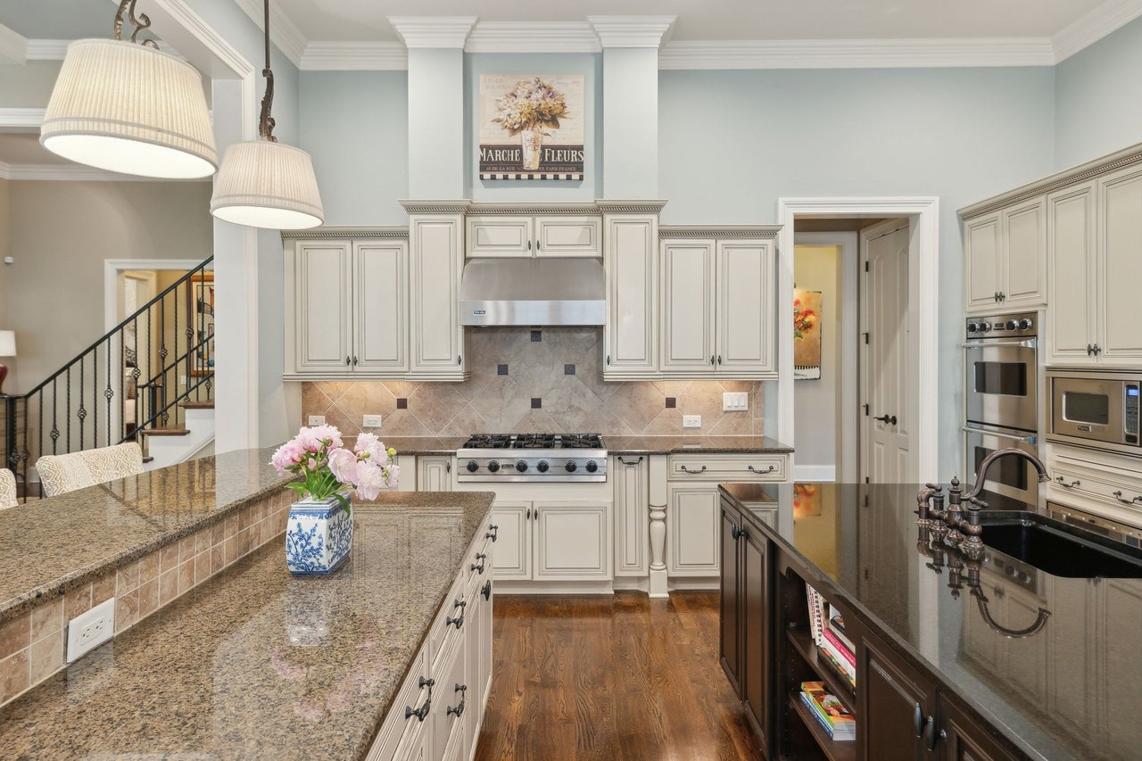 1025 Falling Leaf Cir