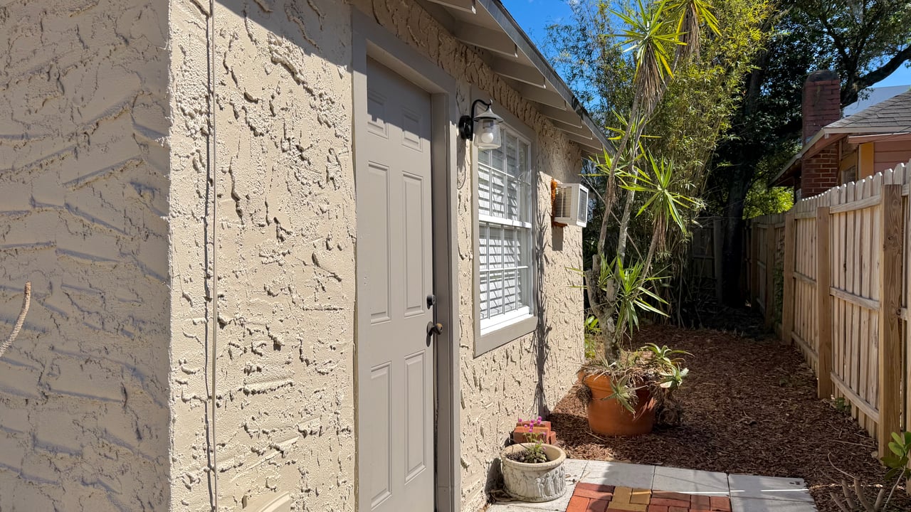 Charming 1925 Bungalow with Guesthouse in Orlando's Colonialtown