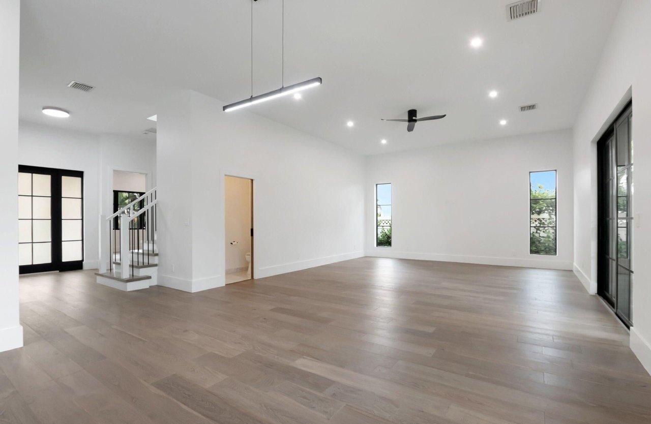 17 NW 16th St