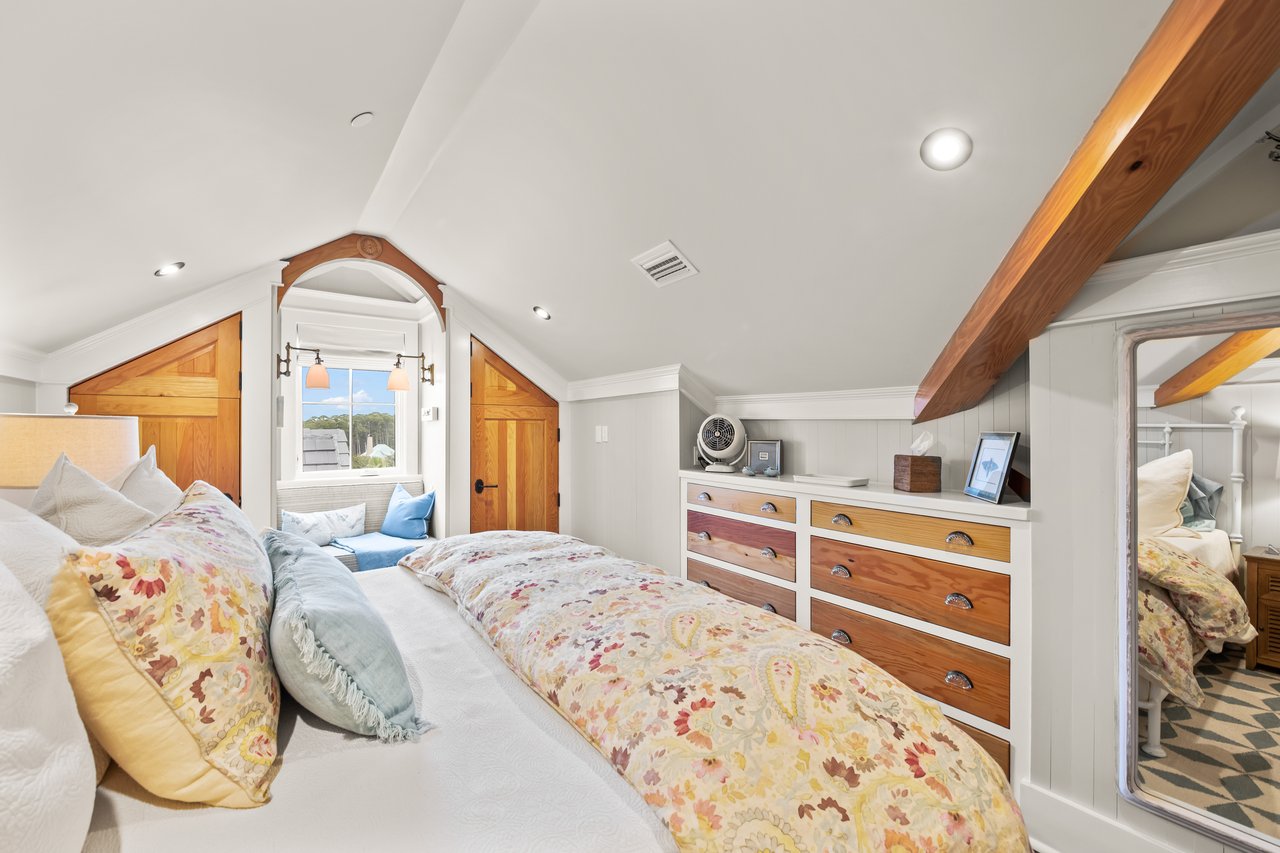 243 W Bermuda Dr