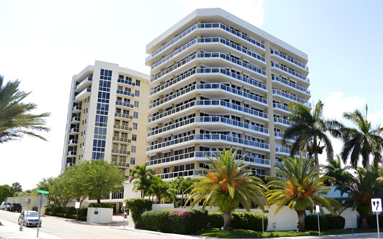Villa Lofts / Majestic Towers