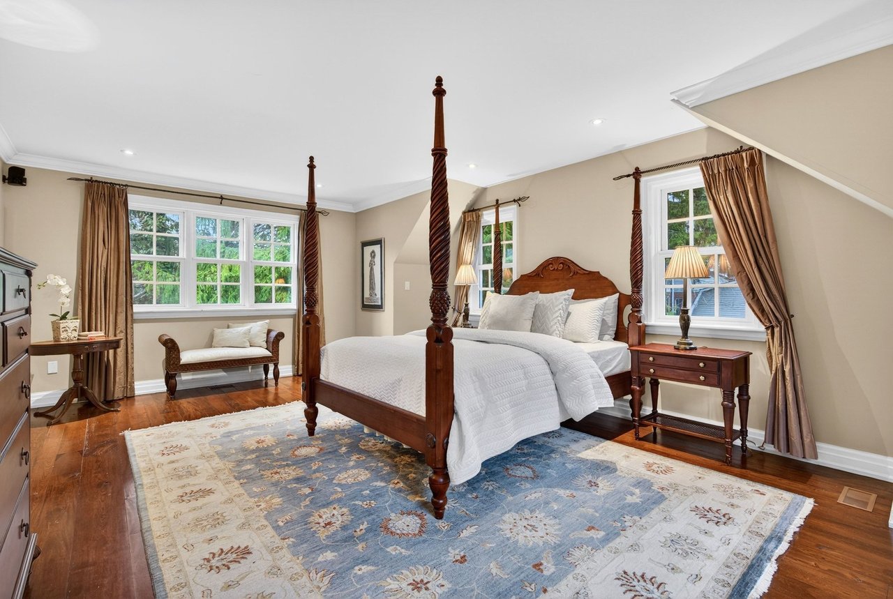  Aldershot Lakeside Elegance