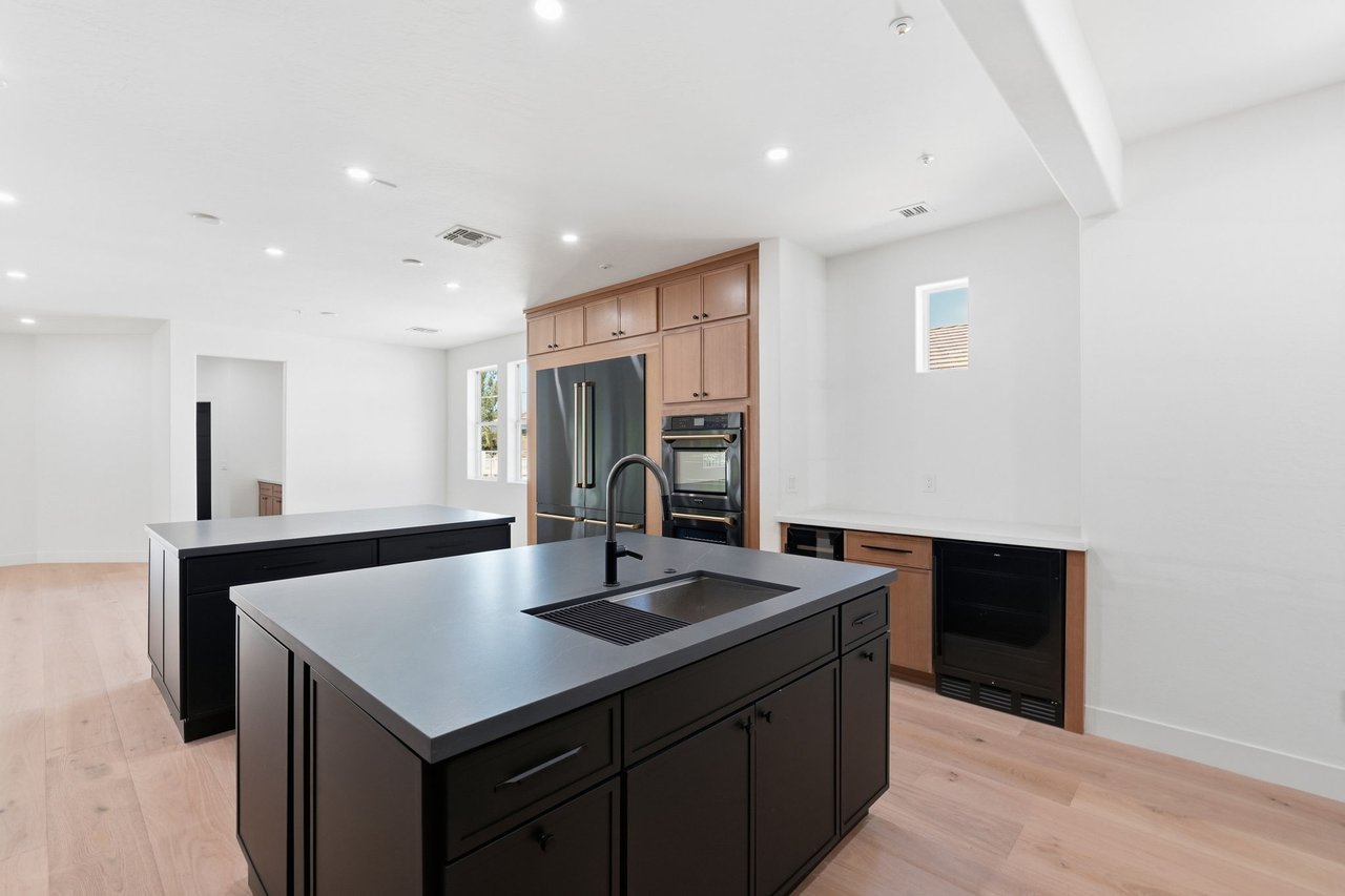 2974 E CAMELLIA Drive