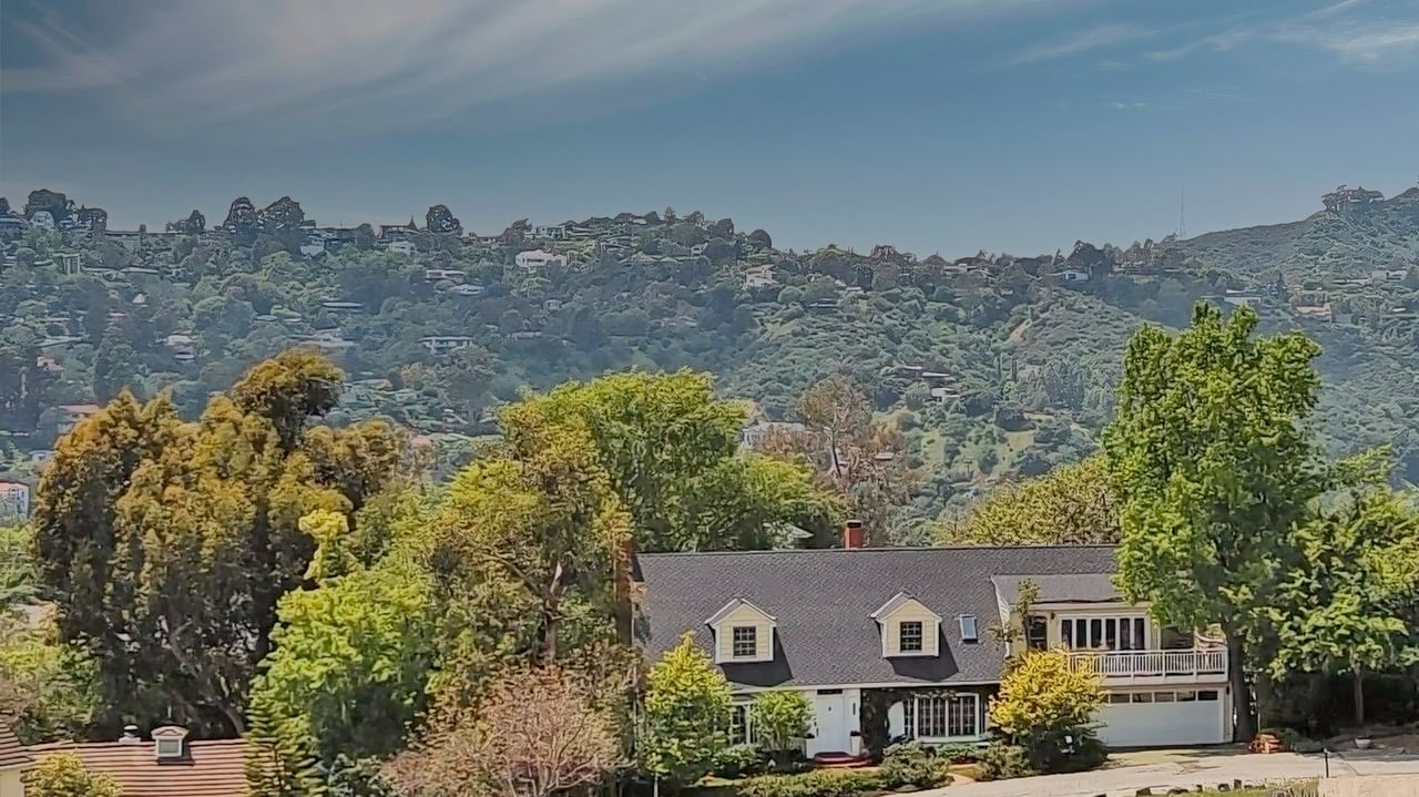 A Slice of Heaven in Lake Hollywood
