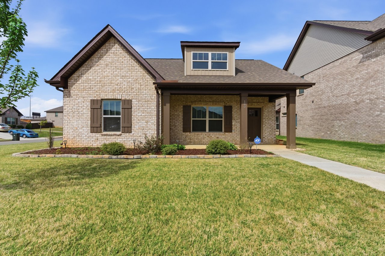 Corner Lot New Market Home!