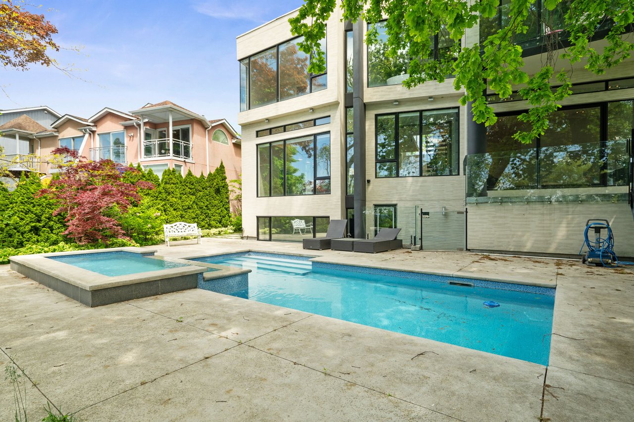  Unmatched Beauty Of Lakeside Living