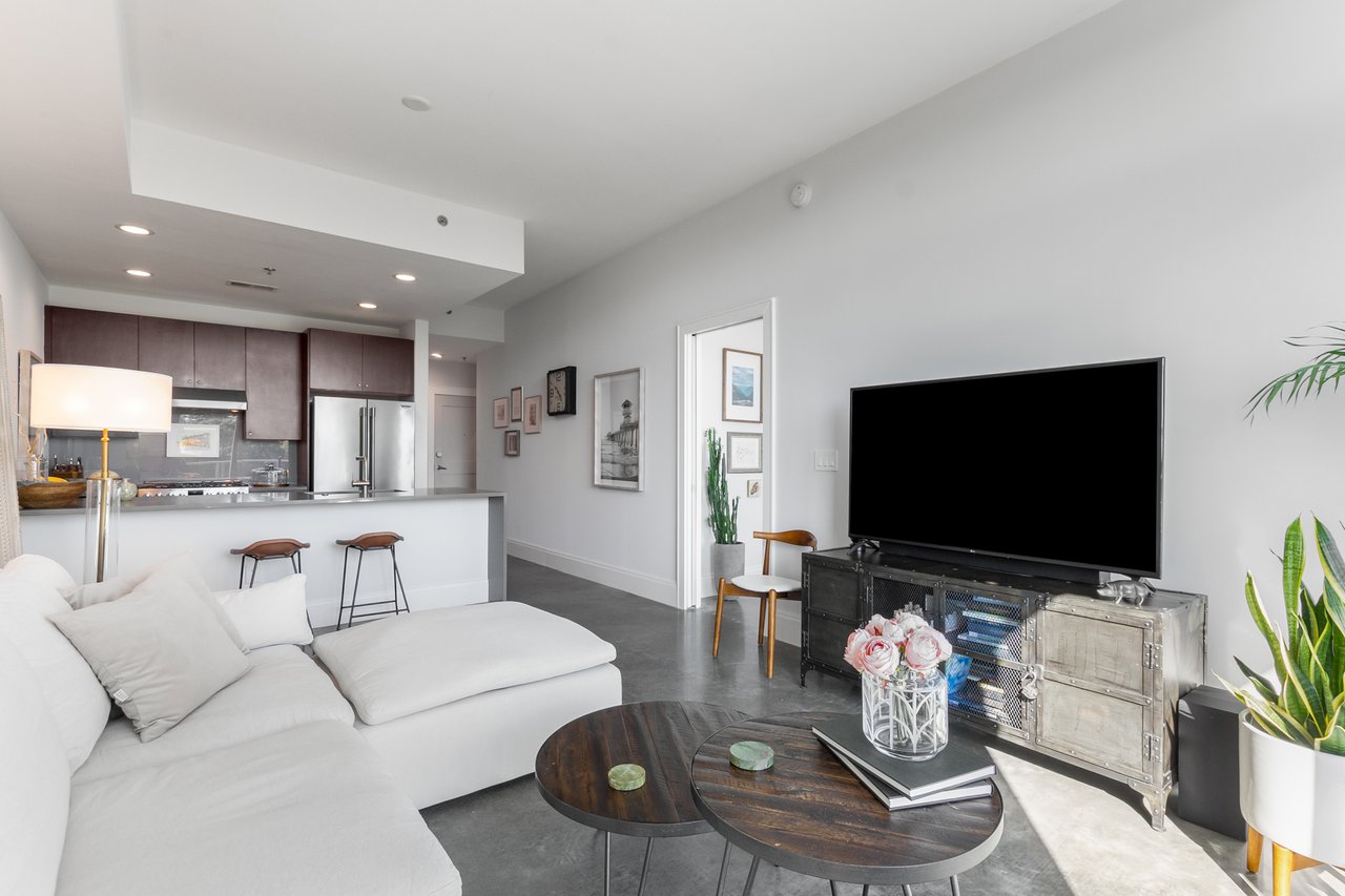 905 Juniper Street NE Unit 704