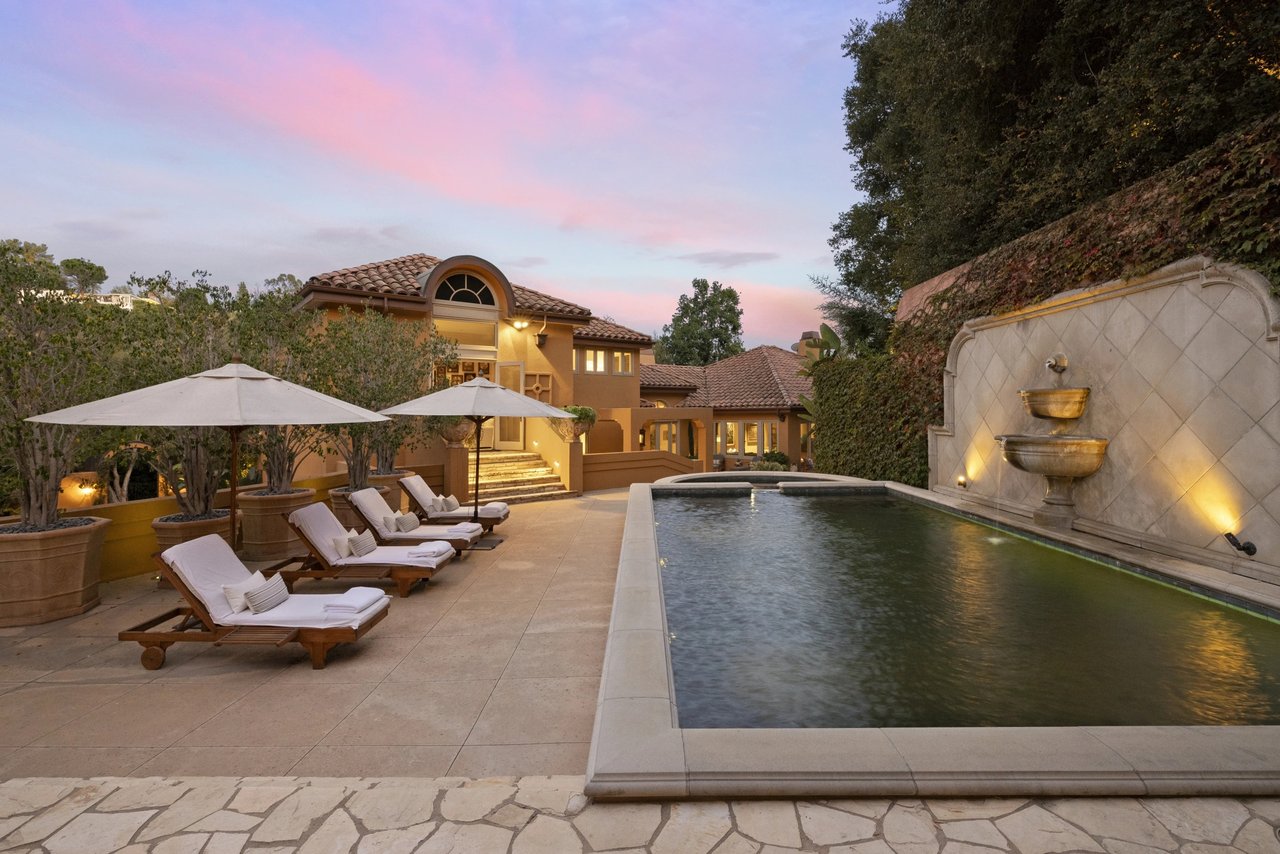 2719 Benedict Canyon Dr