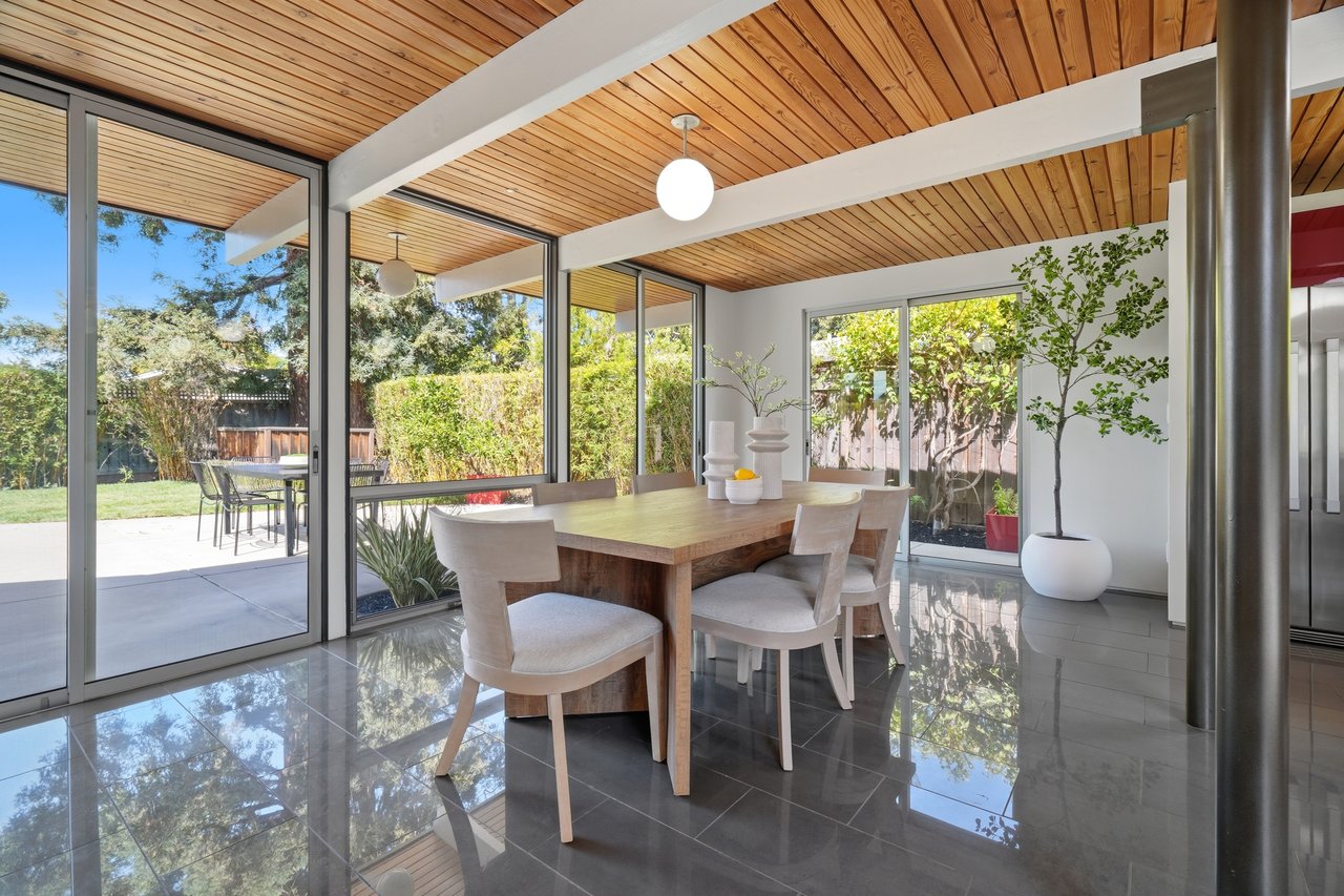 1109 Lorne WAY