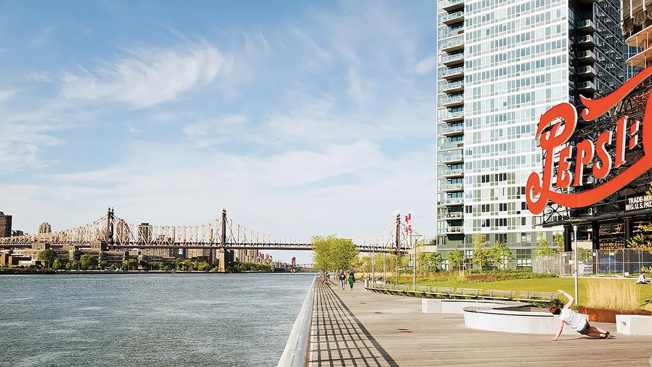 4610 Center Blvd #523