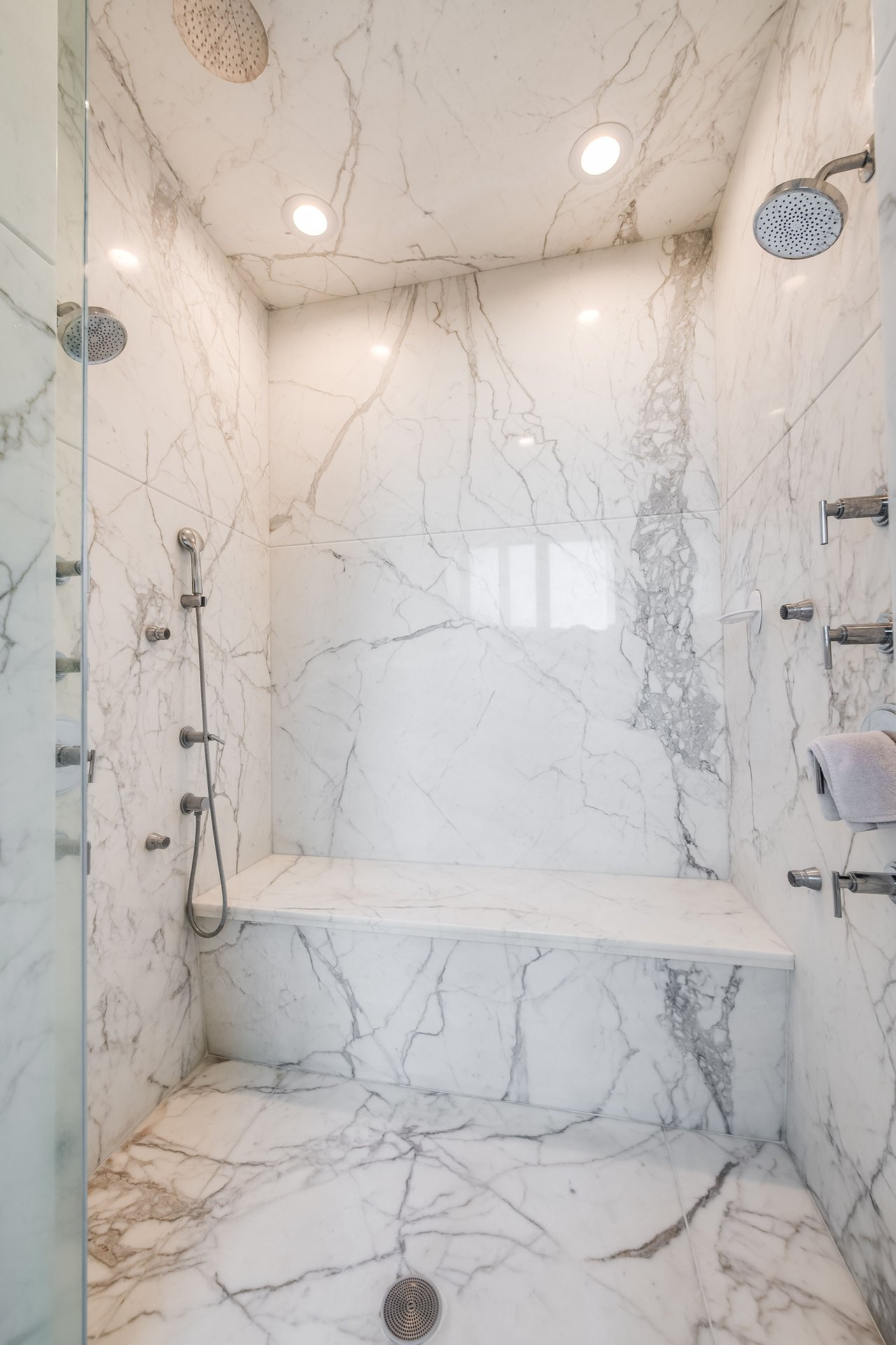 16167 Royal Oak Rd, Encino