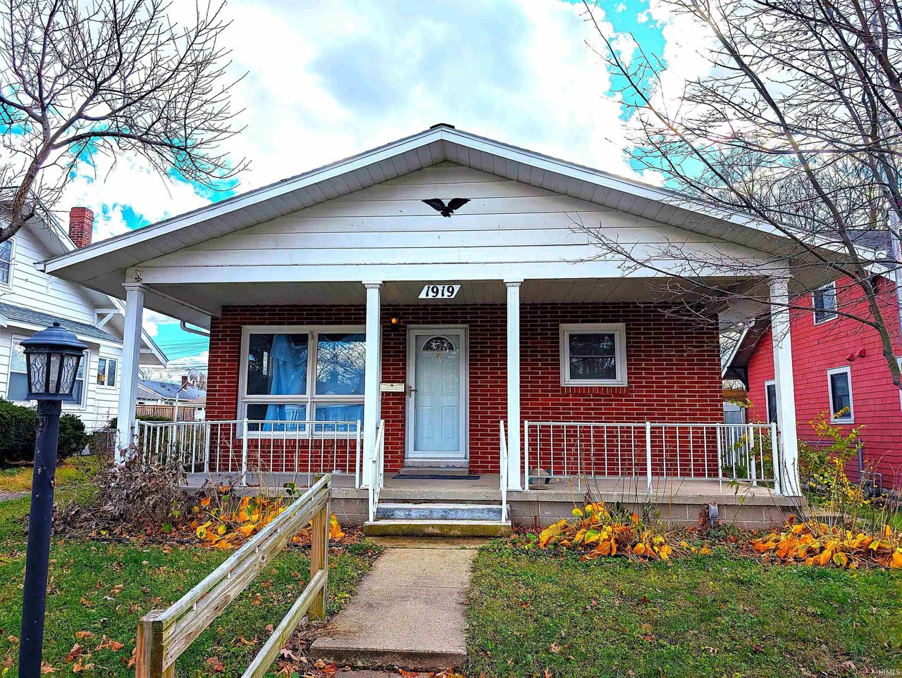 1919 Charles St