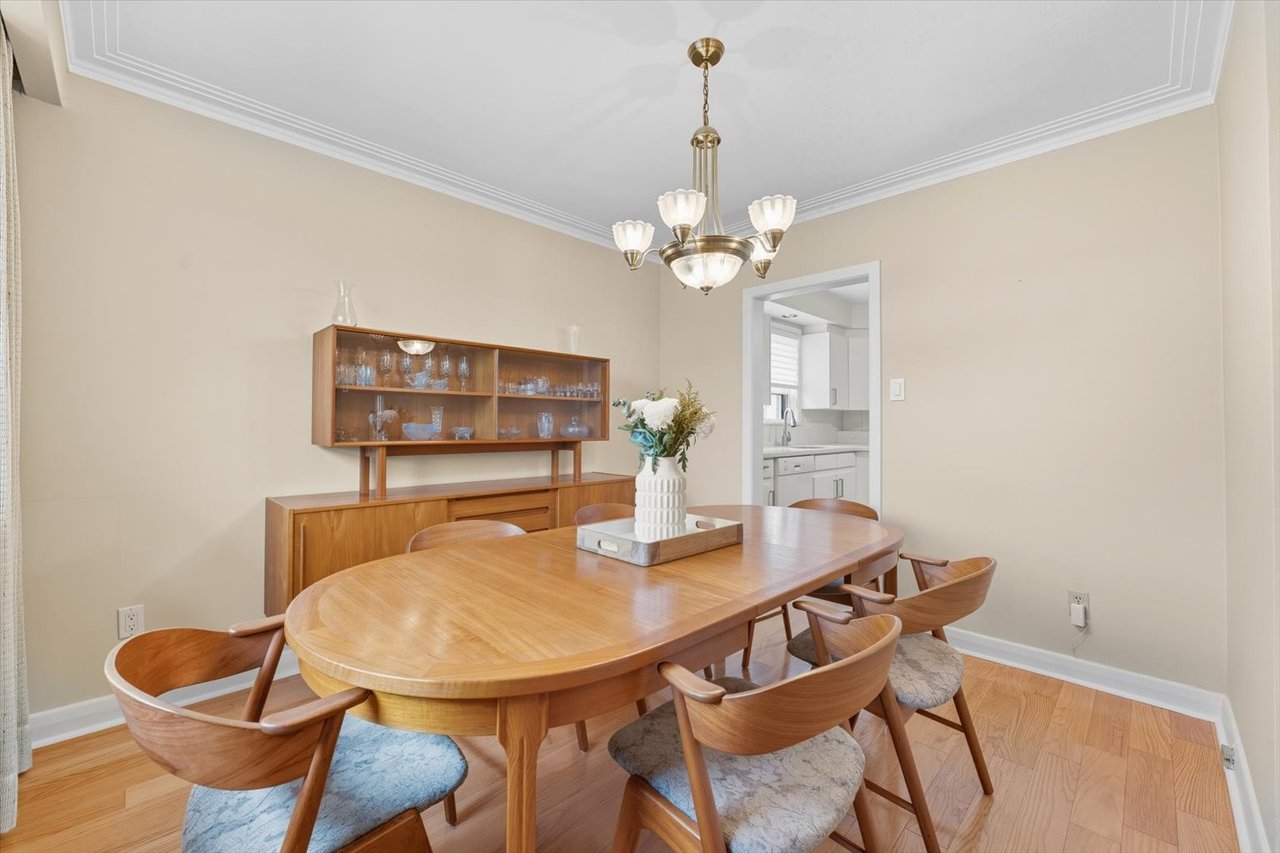 6 Berryton Ave
