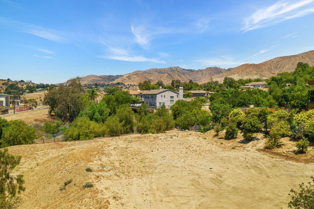 18149 Knoll Hill