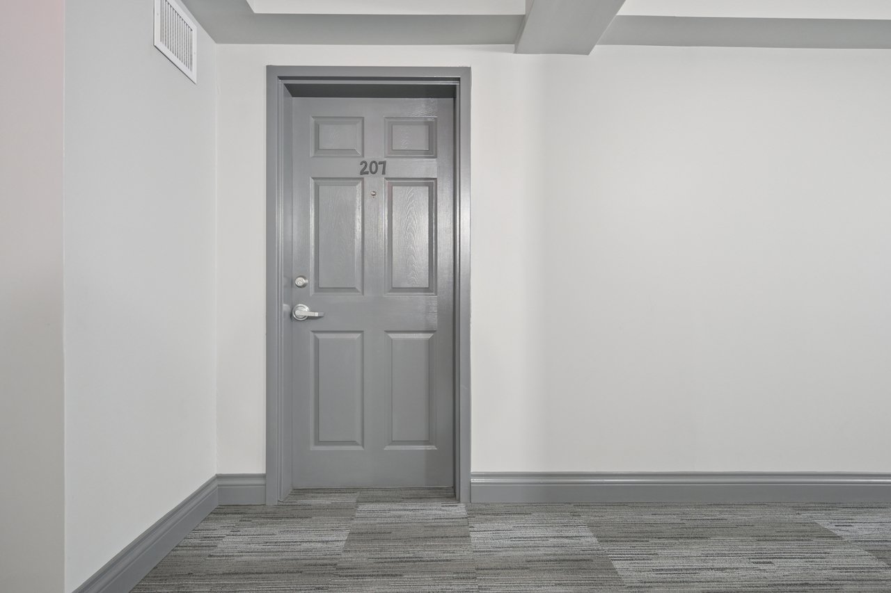 Upgraded 1 Bed+ Den Suite Overlooking Ravine