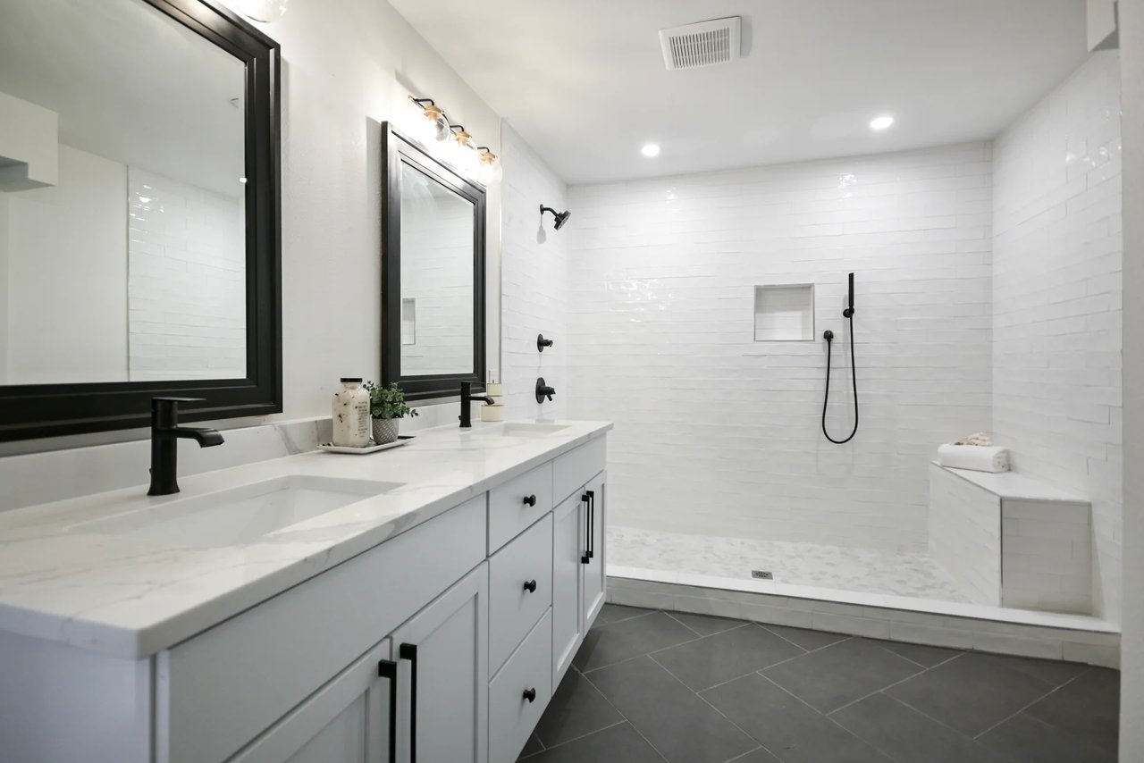 Golf Course Grandeur - 9112 Balcones Club Drive