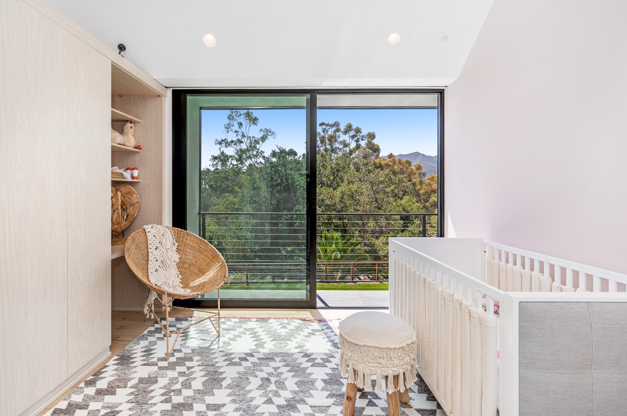 3226 Serra Rd, Malibu