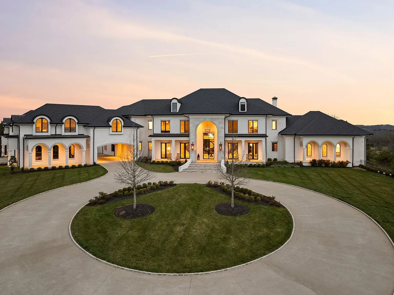 2407 Hidden River Ln