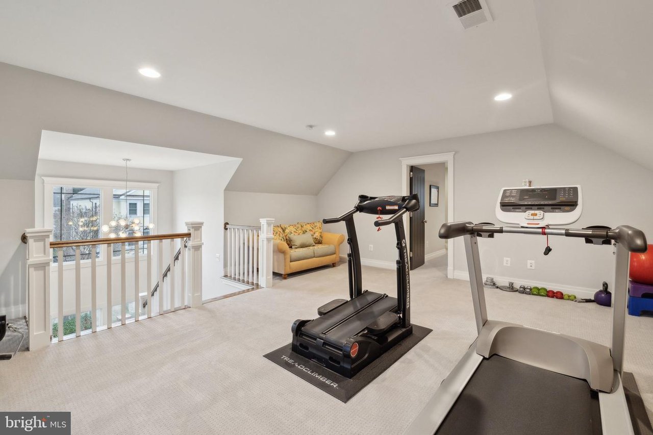 Stunner in Addison Heights! (National Landing)