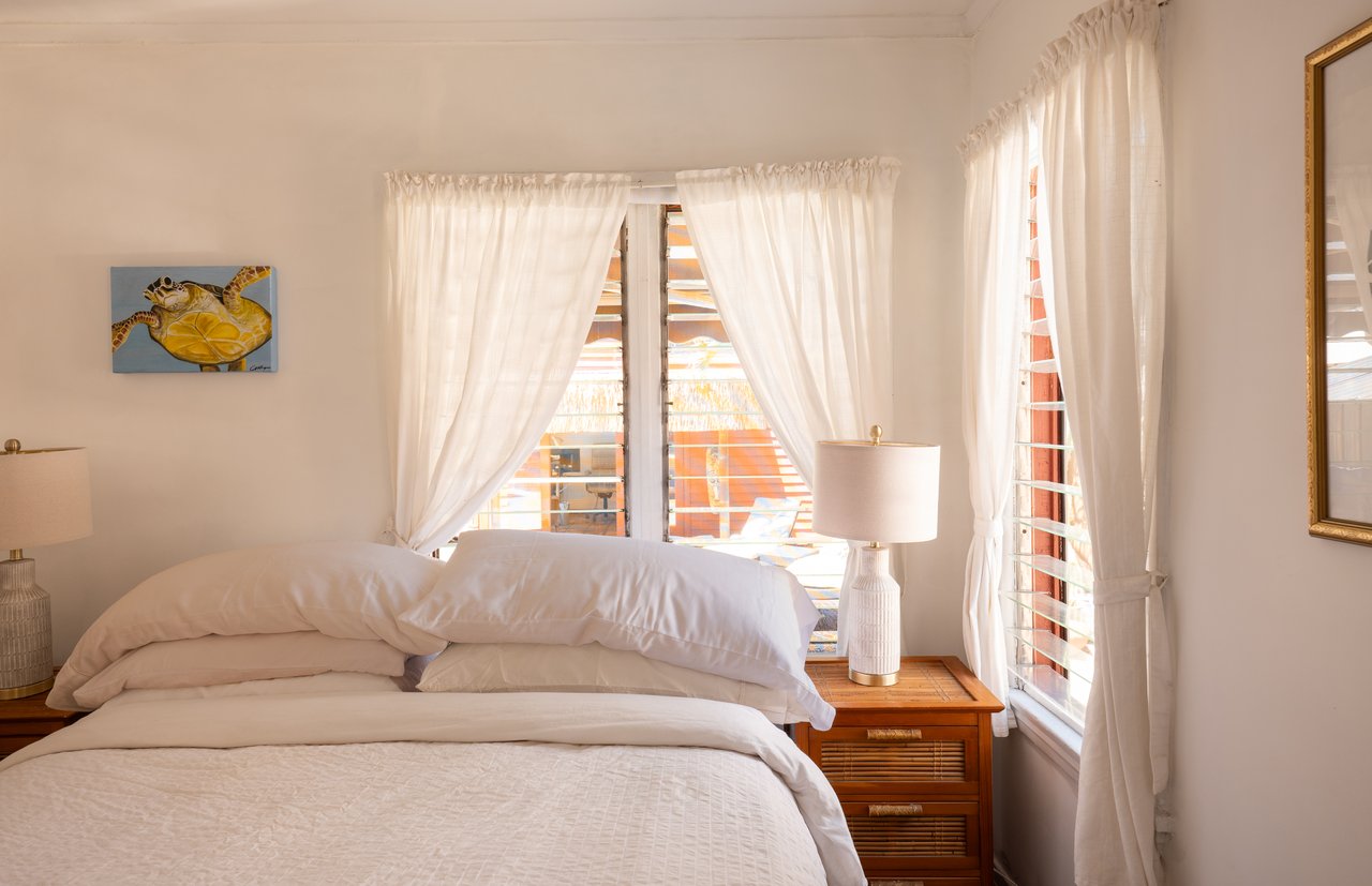 8921 Rosewood Ave, West Hollywood