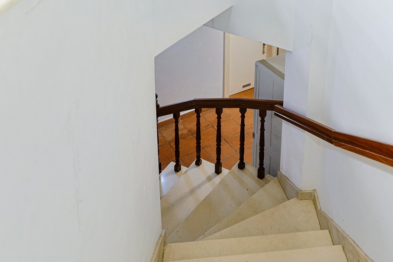Spacious 8+2-Bedroom Villa with Pool for Rent in Cascais
