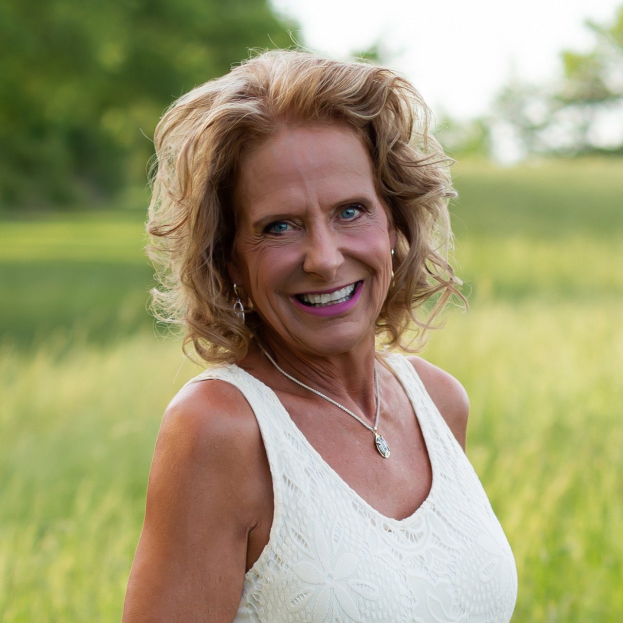 Julie Bast Springfield, MO Real Estate Agent Headshot