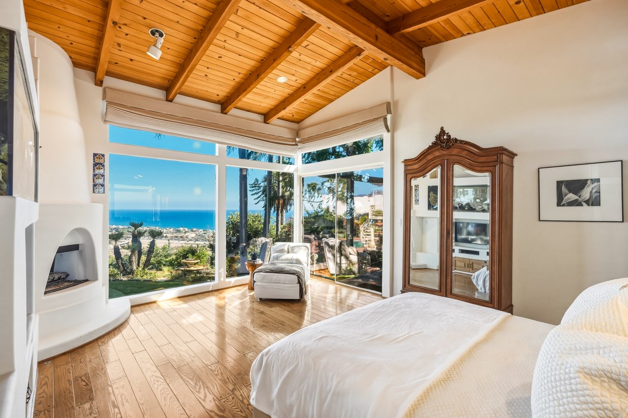 3400 Coast View Dr