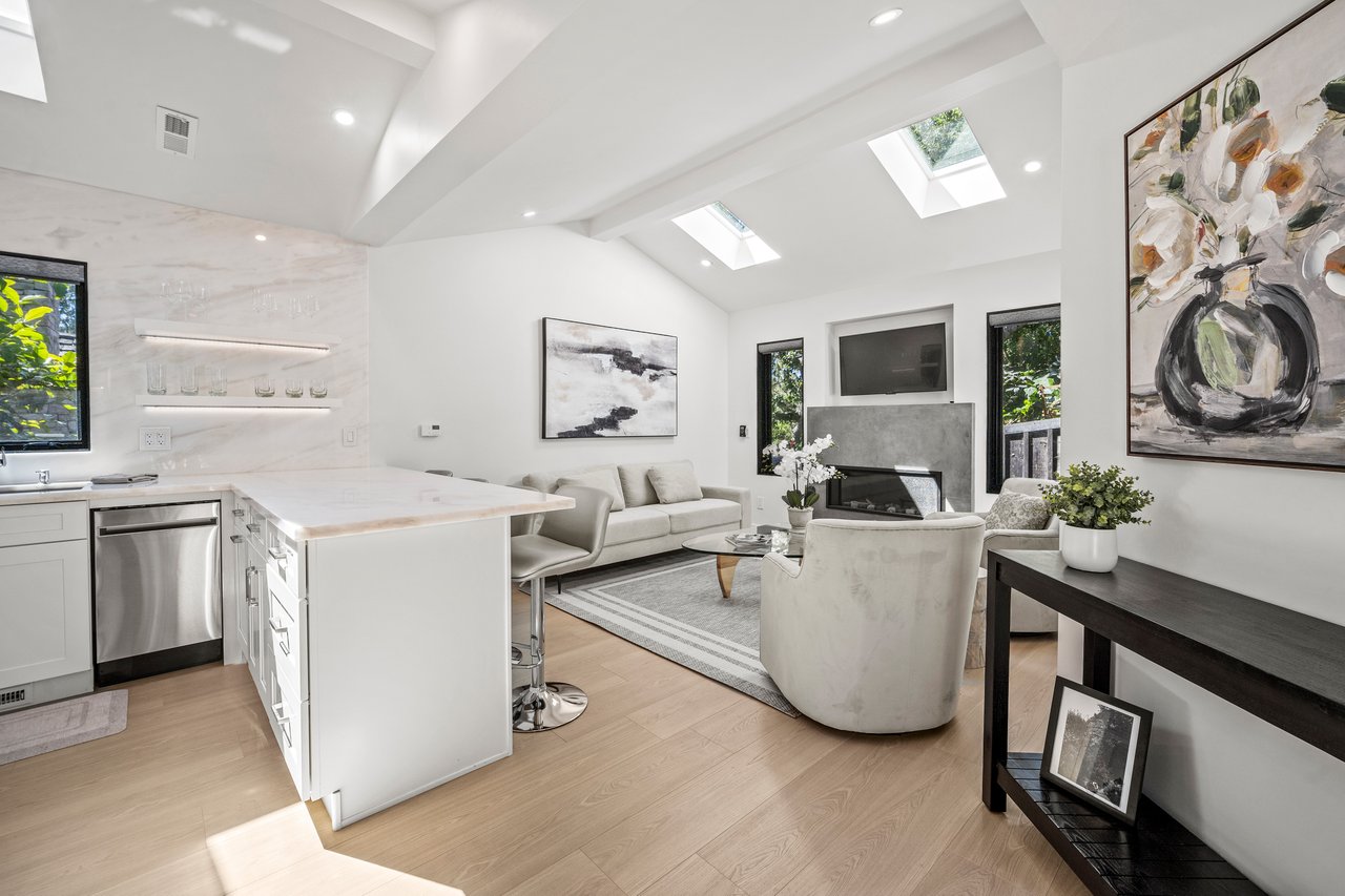 The Gosling - Downtown Carmel Getaway