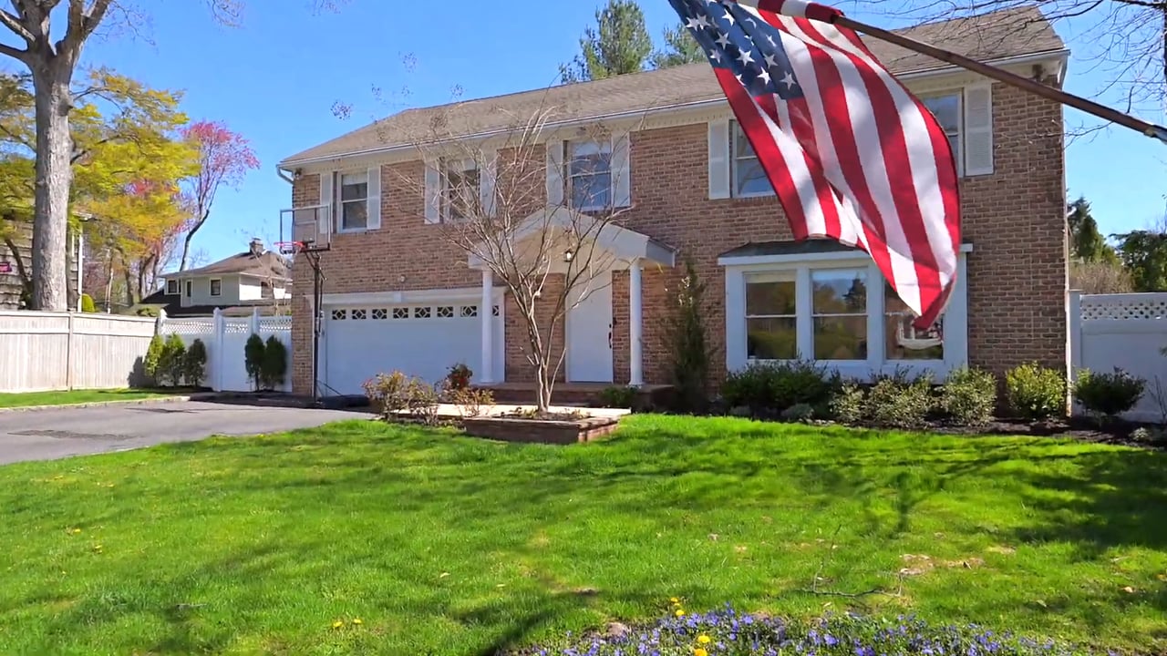 36 Knoll LN Glen Head