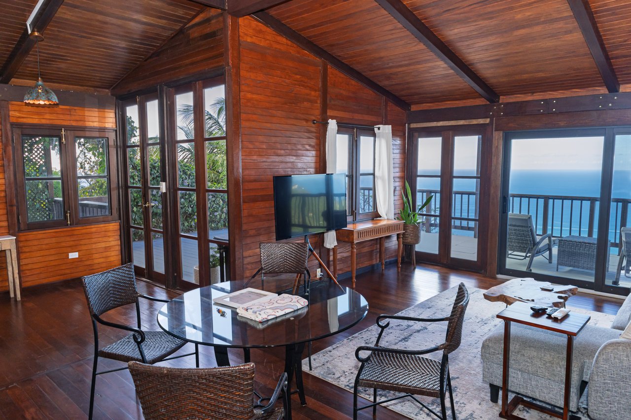 1105 Villa Botanica