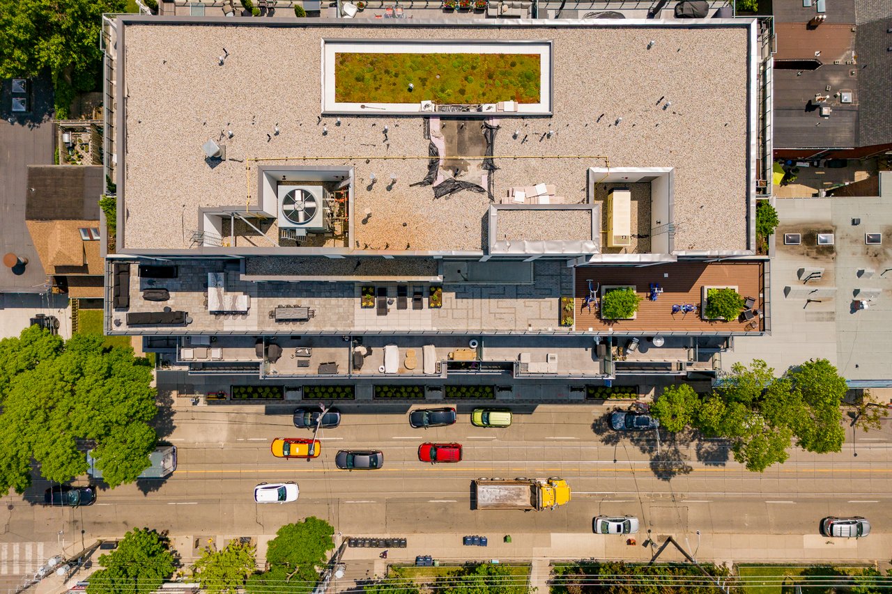 TH2-1331 Queen St E