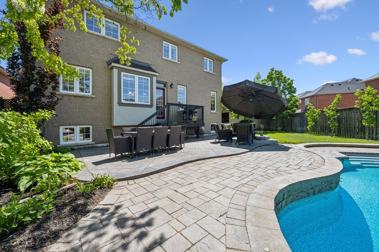 2283 Briargrove Circle, Oakville, ON