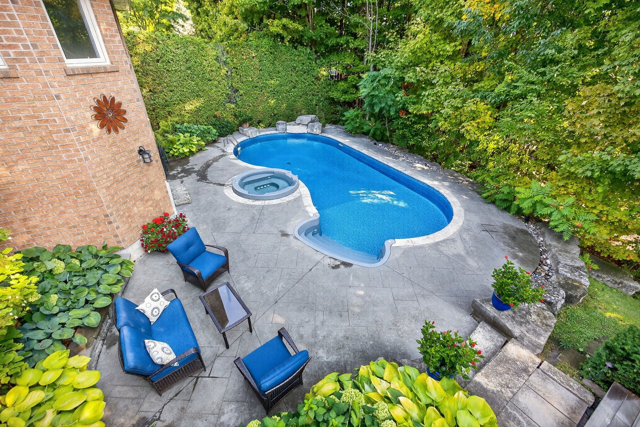 6 Falling Leaf Crt, Aurora