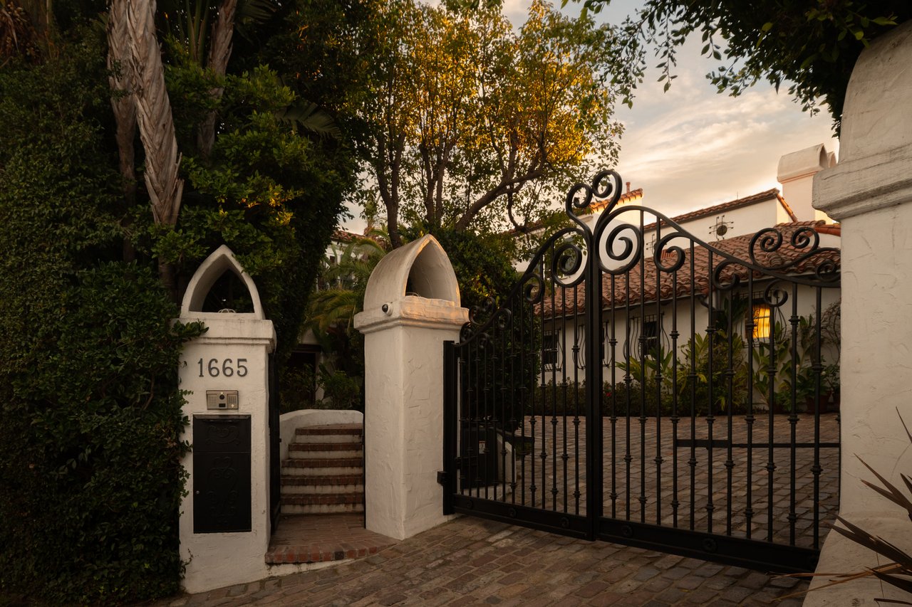 1665 Summitridge Dr, Beverly Hills
