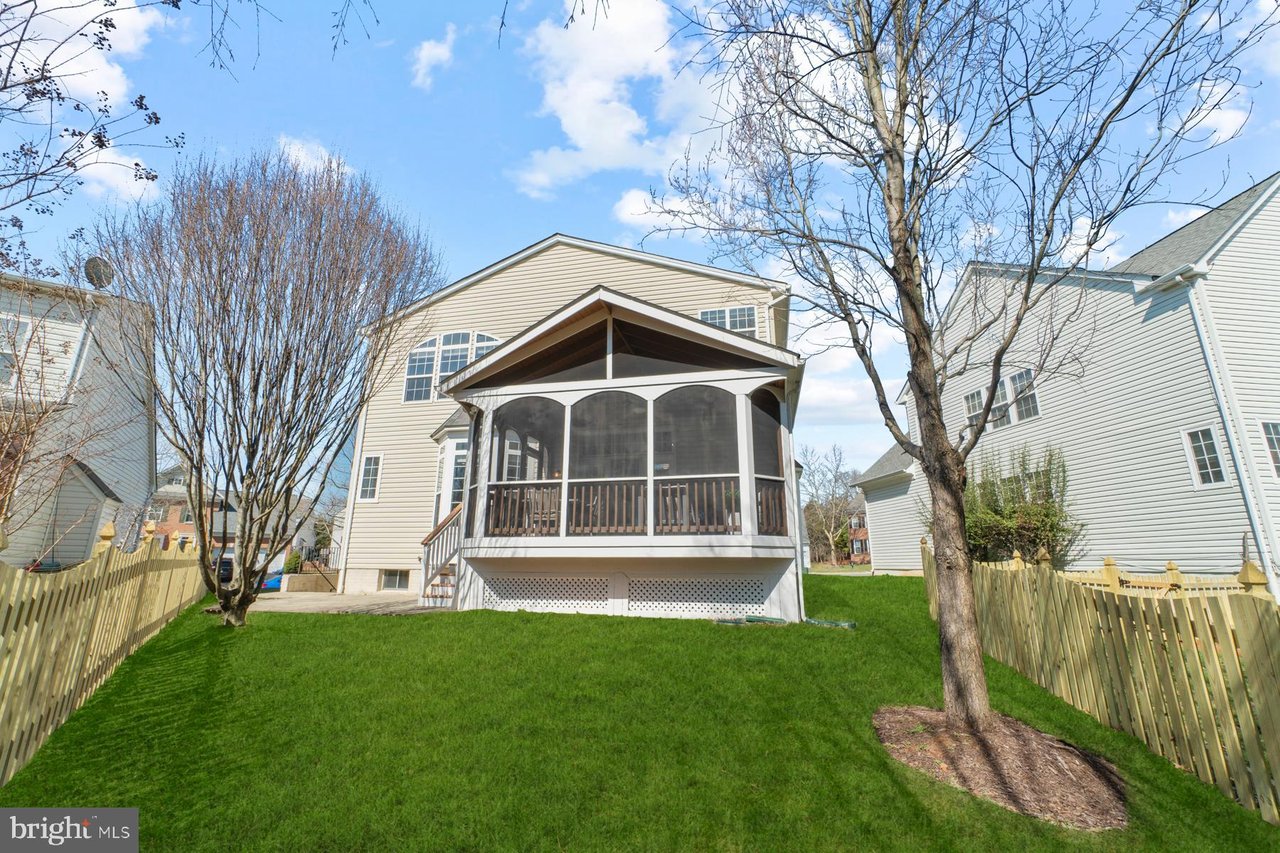 18252 Oak Lake Ct