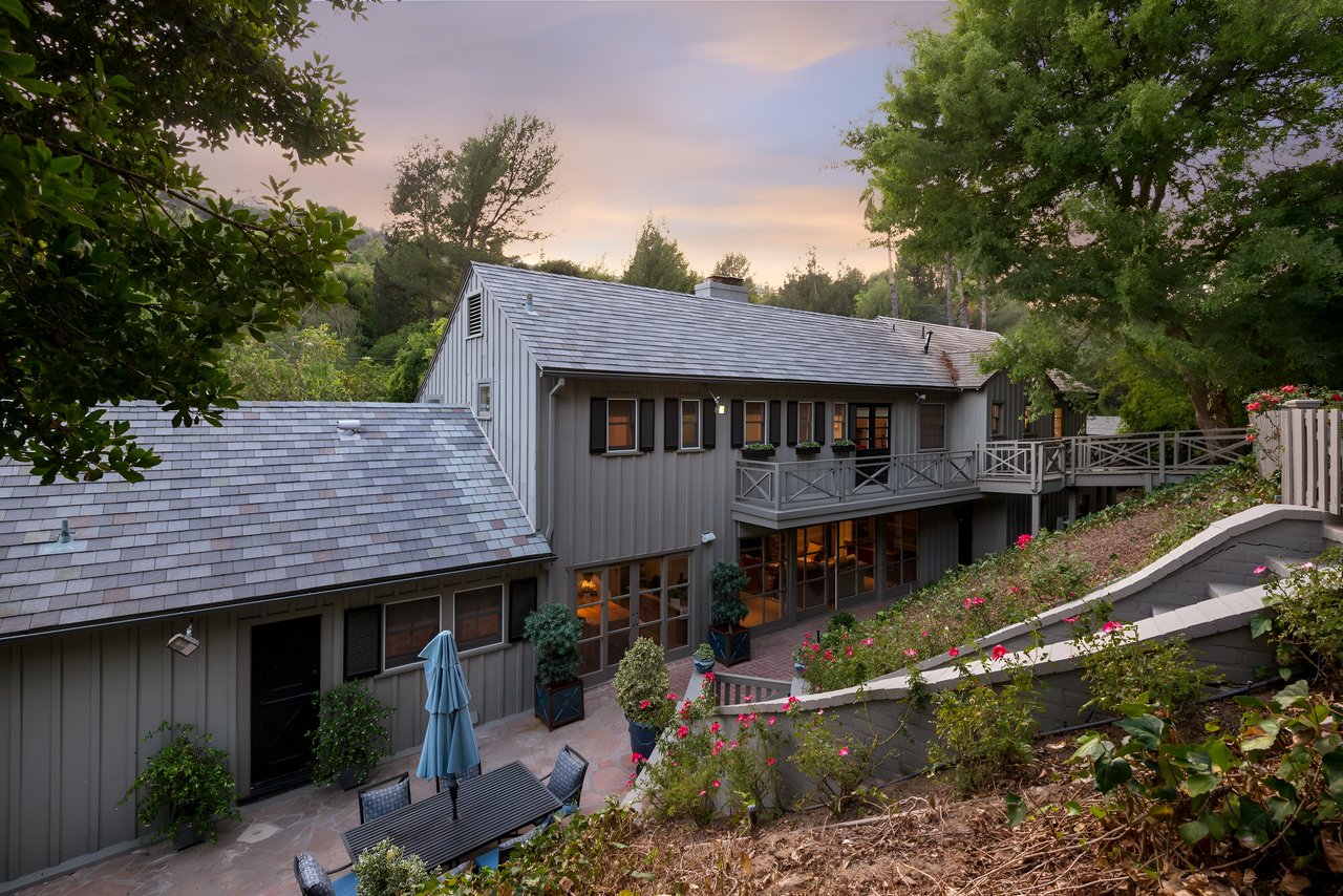 2542 Benedict Canyon Dr