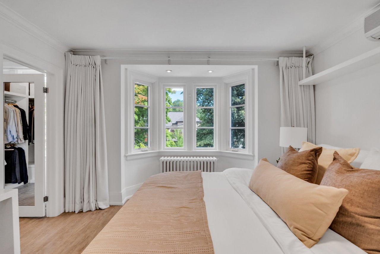 Gorgeous Upgraded Residence