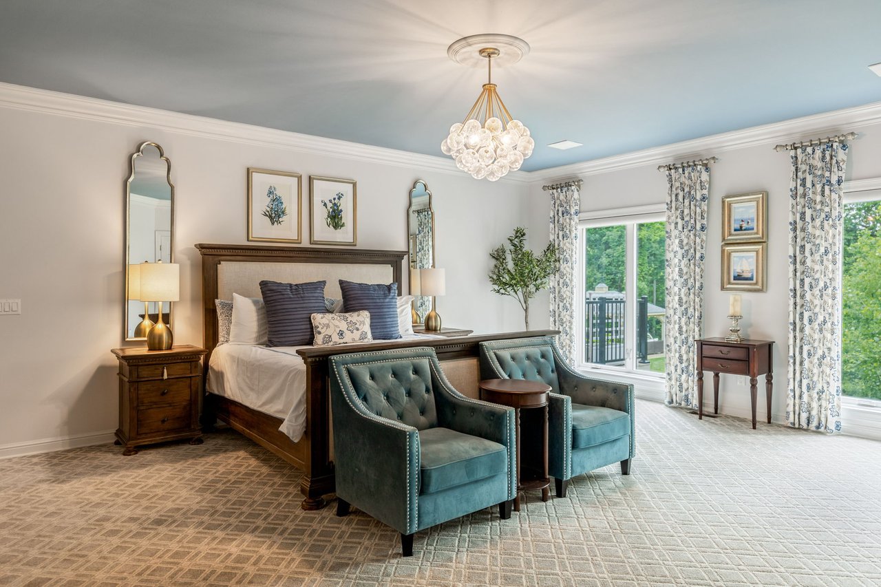 11 Lake Forest Court W