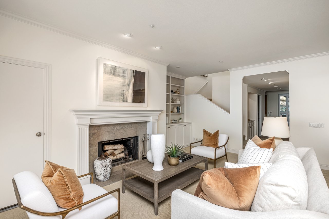 Luxury Condo with Sweeping Bay Views