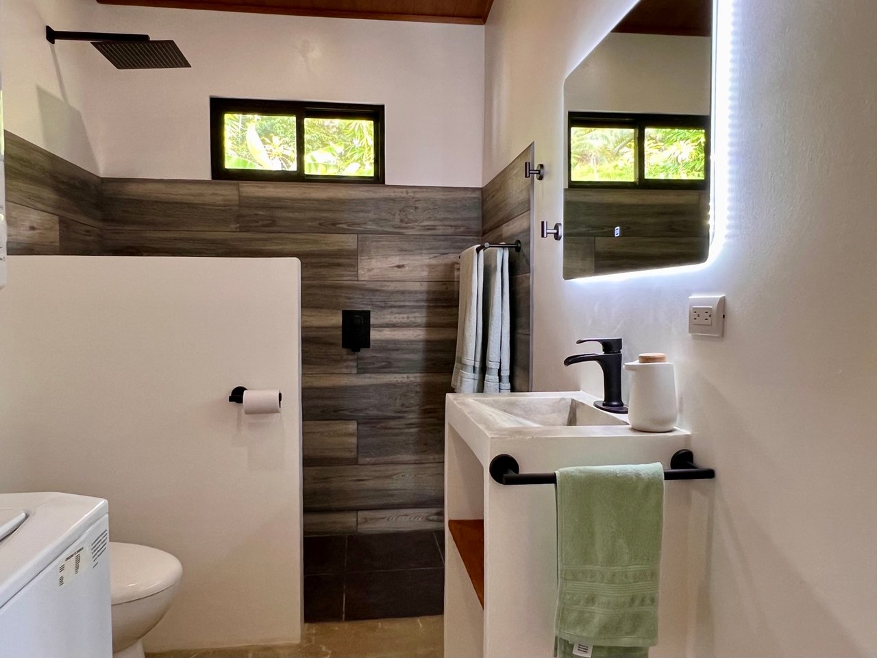 Brand New Modern Home in a Private Tropical Setting - Tres Rios