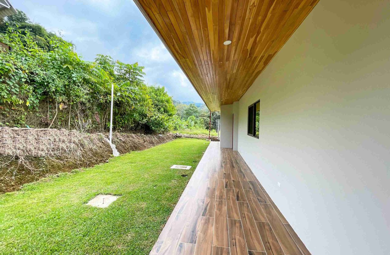Brand-New Easy-Access 2-Bedroom Home with Big Pool & Peaceful Terraza on Calle Cascada in Ojochal Costa Rica