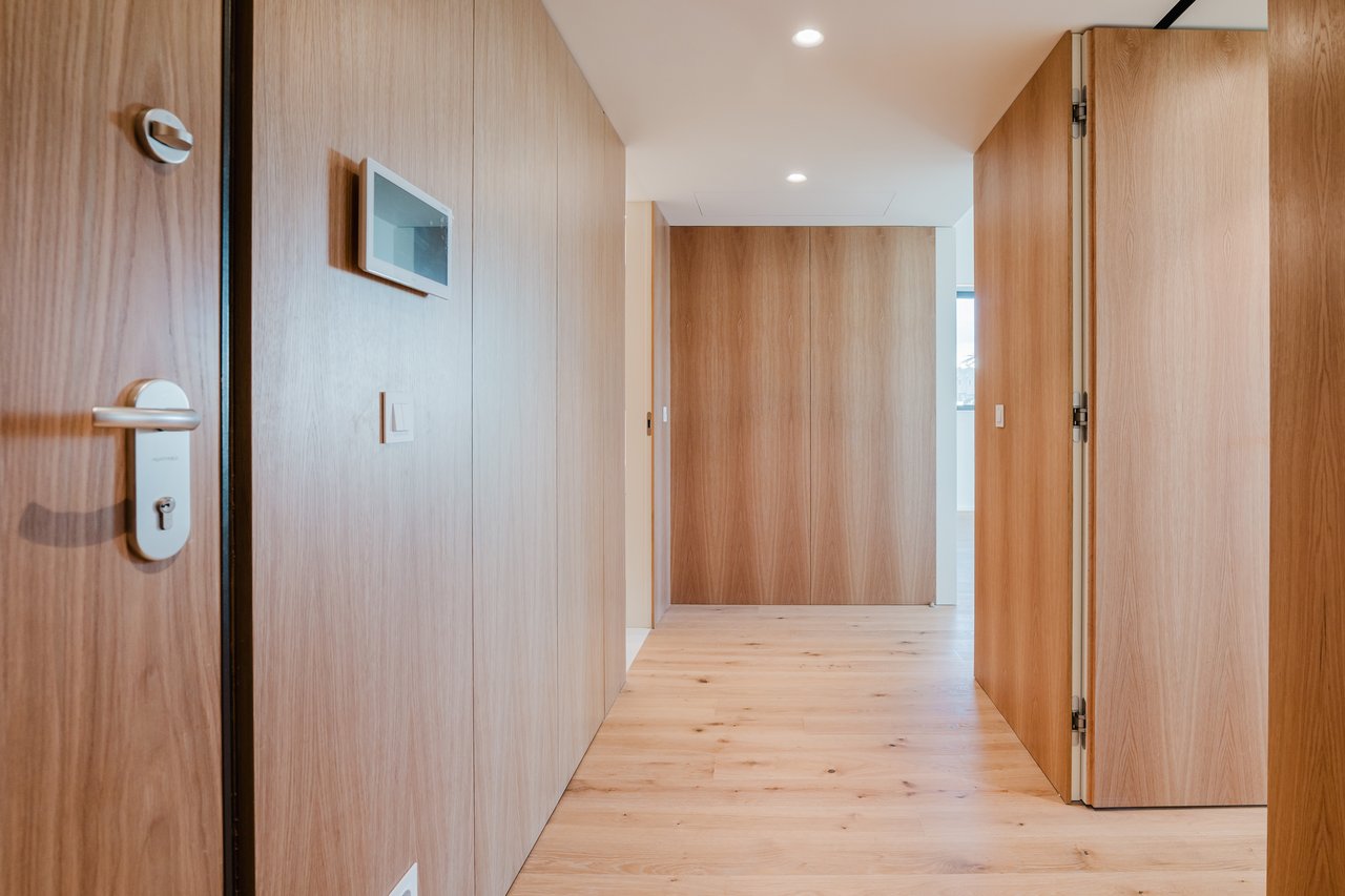 Elegant 3-Bedroom Sea-View Apartment with Large Terrace & Rooftop Pool in Vila Nova de Gaia