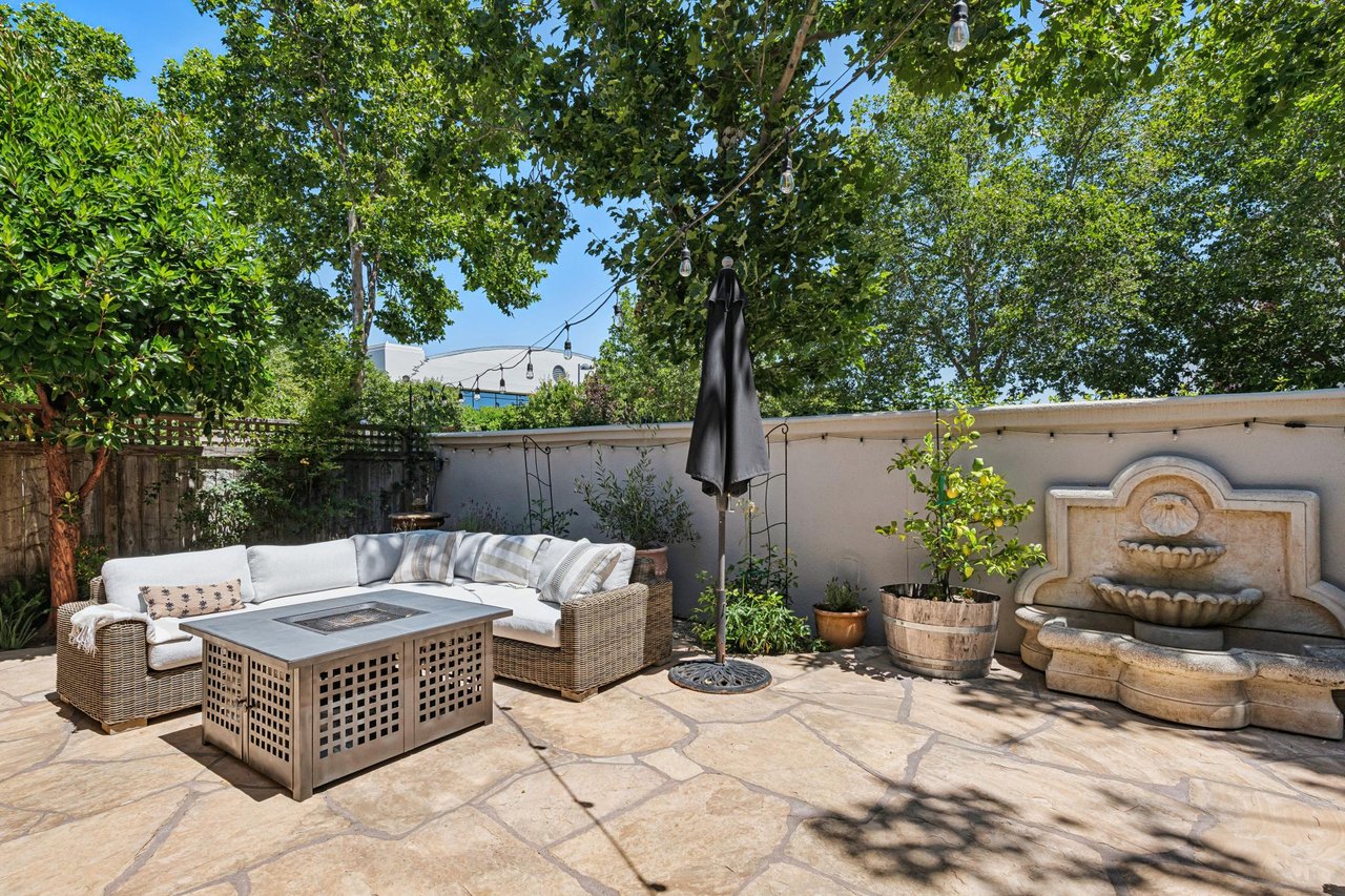 Private backyard retreat with elegant landscaping and comfortable outdoor living space in Hamilton Marin.